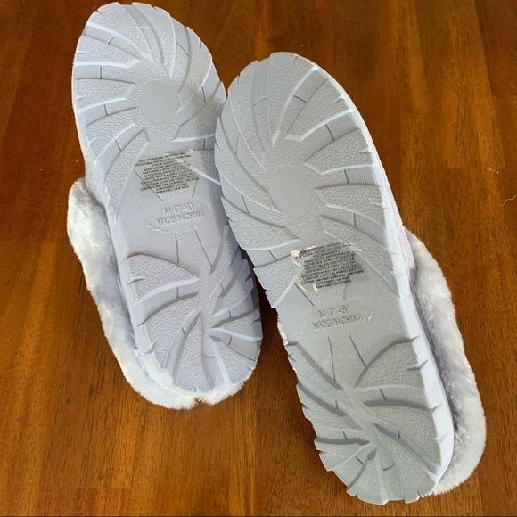 NWOT Ladies Slippers - Picture 5 of 6